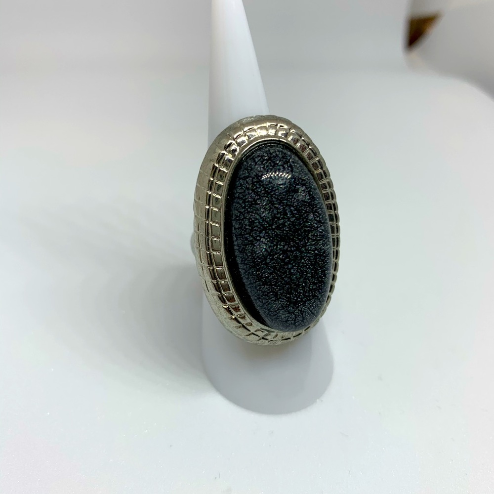 NEW Silver w Black/Gray’ish Large Oval Stone Ring